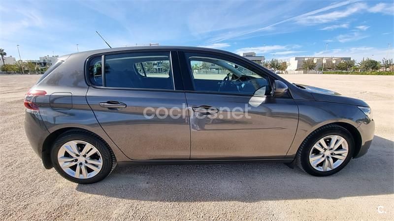 Usado Peugeot 308 Allure 110 CV (80 kW) 2020 Gris / plata Berlina