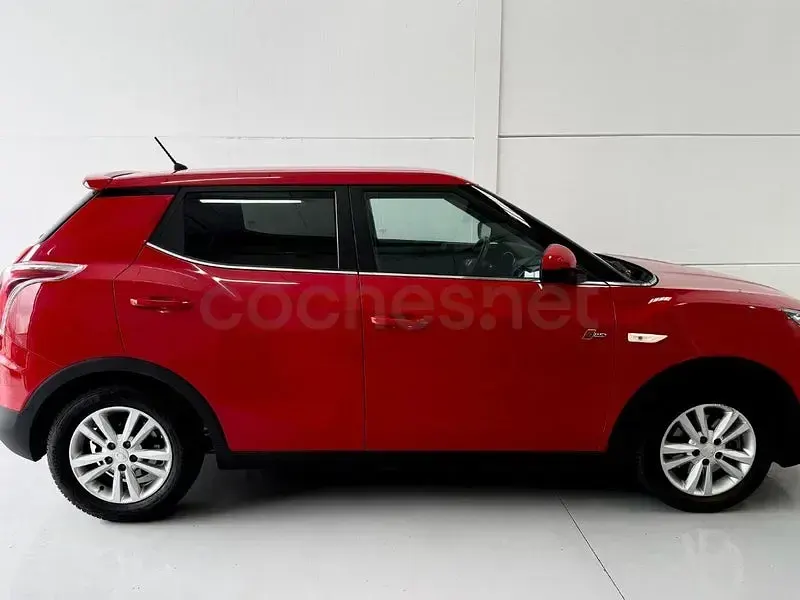 Usado SsangYong Tivoli 115 CV (84 kW) 2017 Rojo SUV