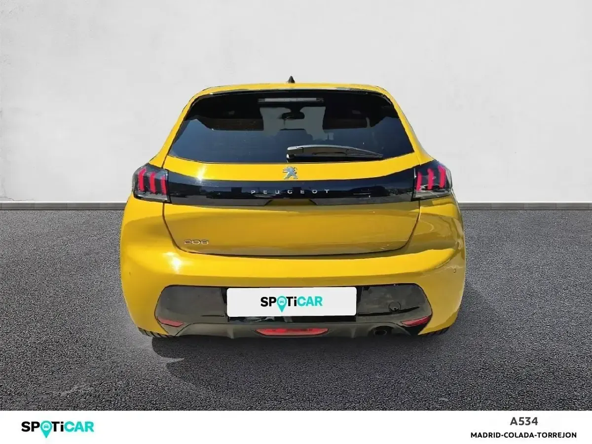 Usado Peugeot 208 Allure 100 CV (73 kW) 2022 Dorado Utilitario