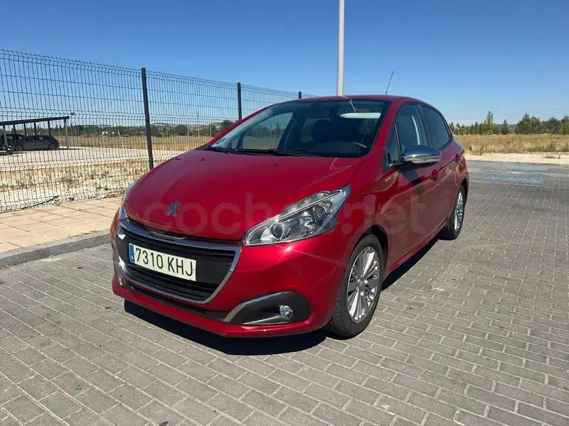 Usado Peugeot 208 Style 82 CV (60 kW) 2018 Rojo Utilitario