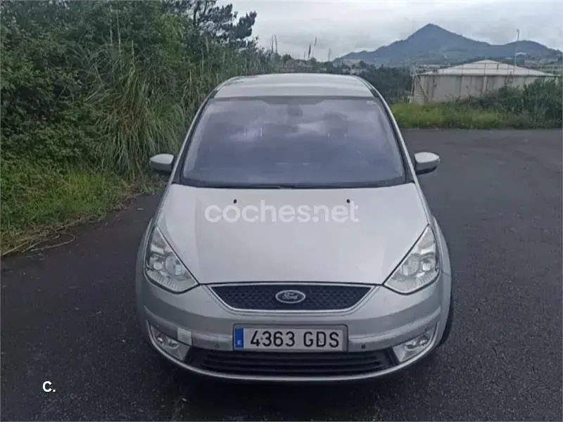 Usado Ford Galaxy Ghia 140 CV (102 kW) 2008 Gris / plata Monovolumen