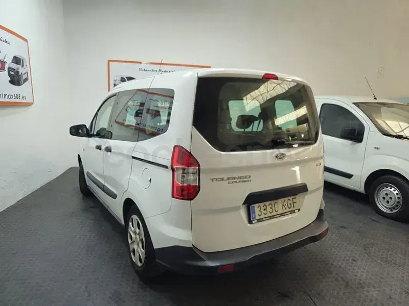 Usado Ford Tourneo Courier Trend 100 CV (73 kW) 2019 Blanco Monovolumen