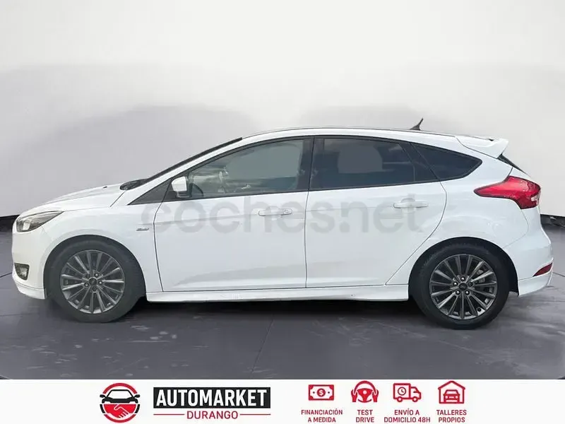 Usado Ford Focus ST-Line 125 CV (91 kW) 2018 Blanco Berlina