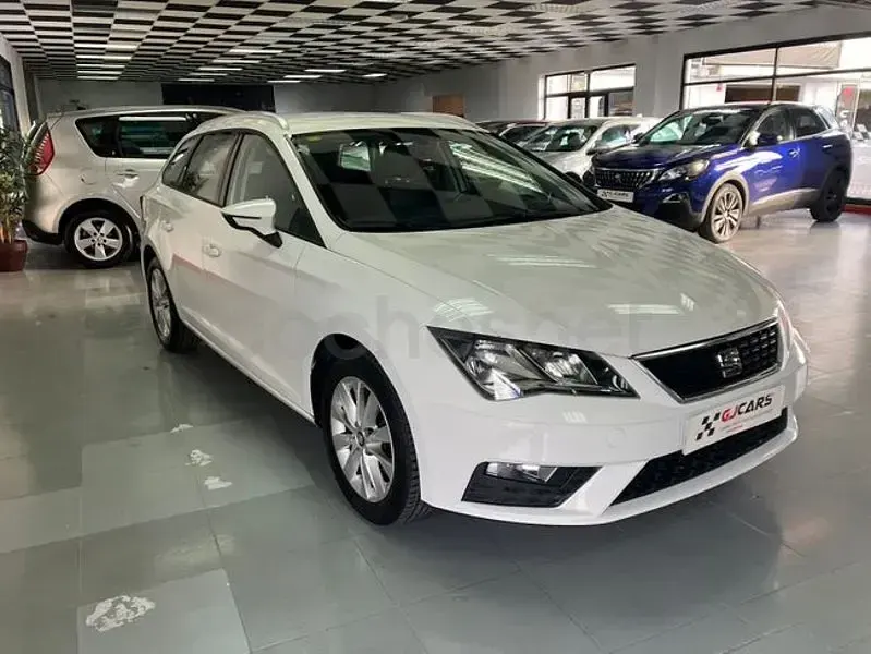 Usado Seat Leon 4Drive 150 CV (110 kW) 2018 Blanco Familiar