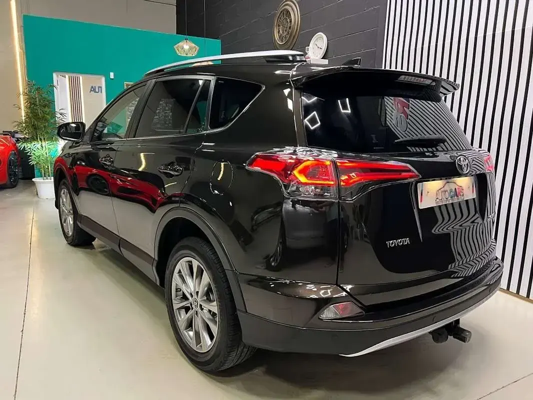 Usado Toyota RAV4 Business Edition 143 CV (105 kW) 2015 Marrón SUV