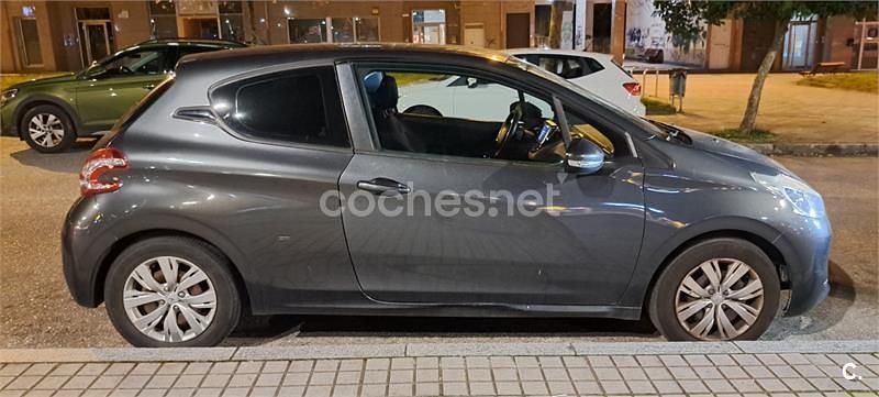 Używany Peugeot 208 82 KM (60 kW) 2013 Czarny Hatchback