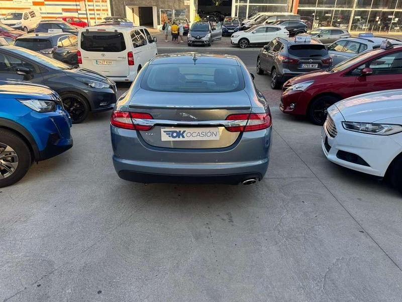 Usado Jaguar XF Sportbrake Premium Luxury 200 CV (147 kW) 2013 Azul Familiar