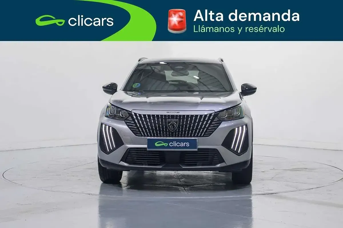 Usado Peugeot 2008 Allure 136 CV (100 kW) 2025 Plateado SUV
