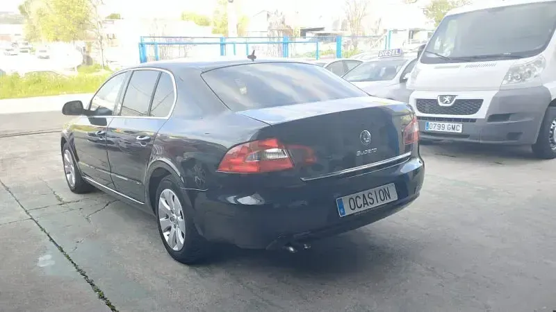 Usado Skoda Superb Comfort 140 CV (102 kW) 2010 Negro Berlina