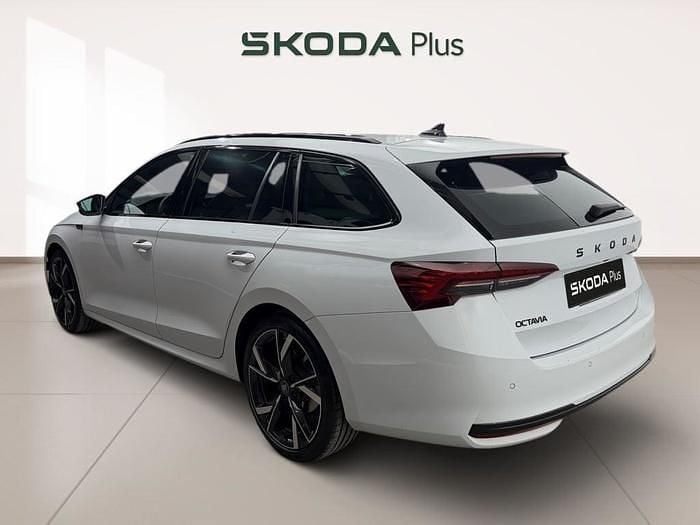 Usado Skoda Octavia SportLine 150 CV (110 kW) 2025 Blanco Familiar