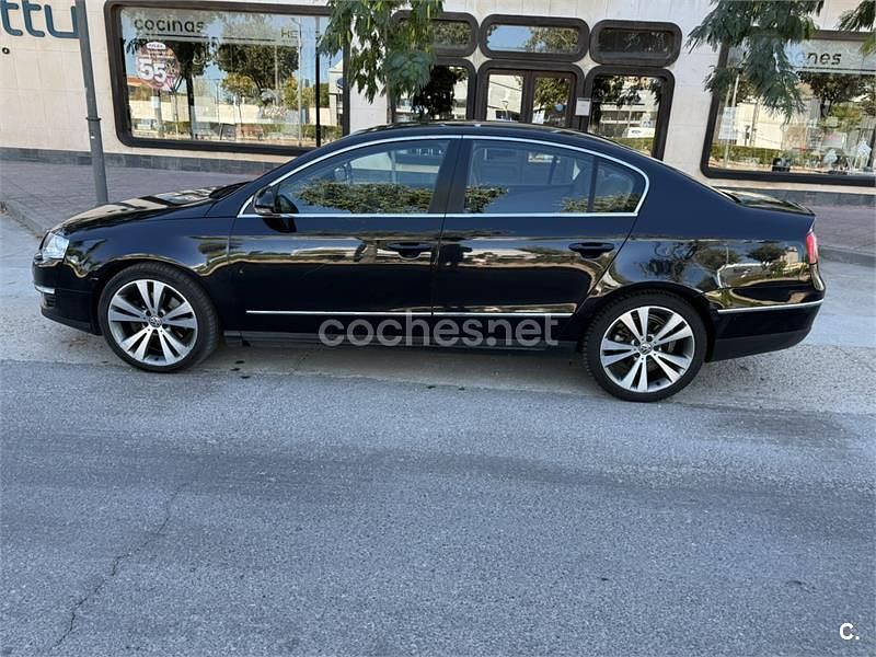 Negro Usado 2006 VW Passat Highline Berlina | 4200 € (Buen precio) - Imagen 1/4