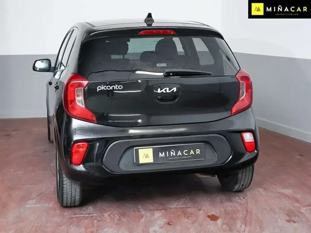 Usado Kia Picanto 67 CV (49 kW) 2023 Negro Utilitario