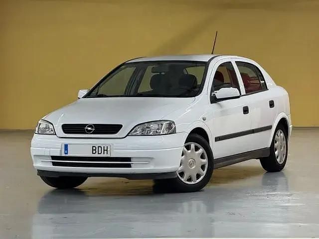 Brugt Opel Astra Comfort 100 HK (73 kW) 2000 Hvid Hatchback
