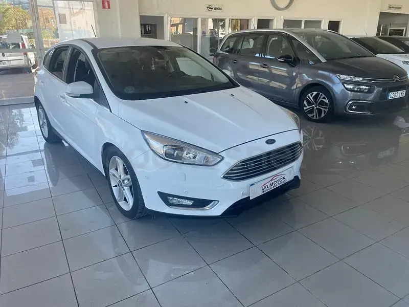 Usado Ford Focus Titanium 125 CV (91 kW) 2017 Blanco Berlina