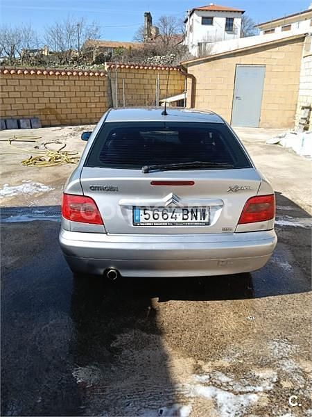 Usado Citroën Xsara Exclusive 90 CV (66 kW) 2001 Gris / plata Berlina