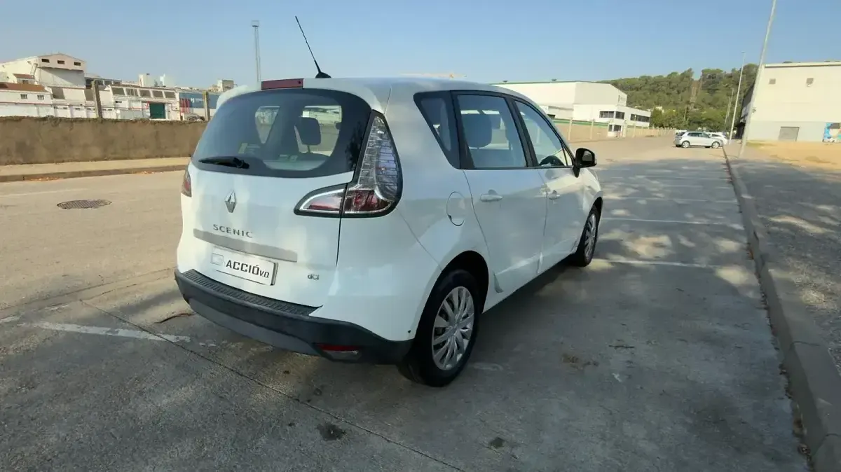 Usado Renault Scénic III Dynamique 110 CV (80 kW) 2014 Blanco