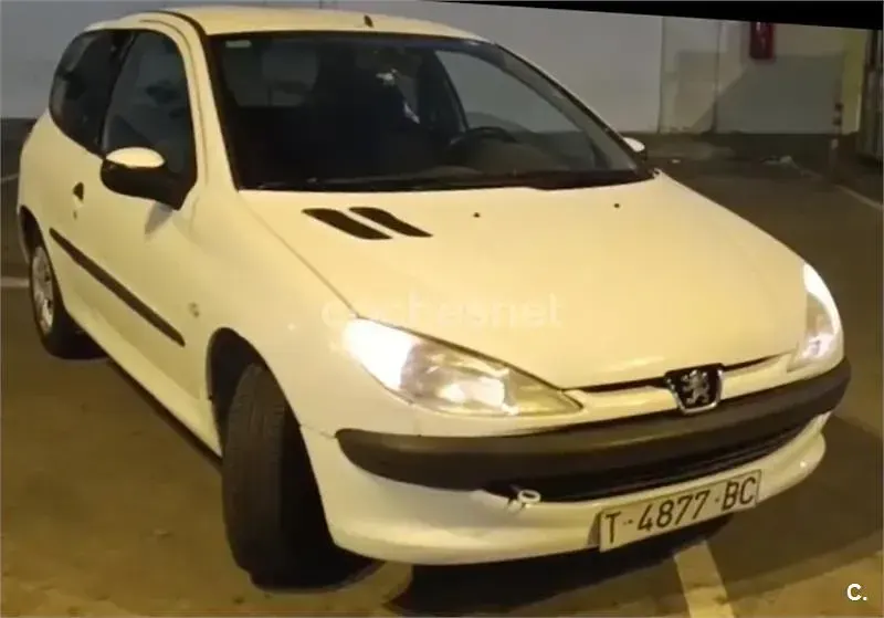 Usado Peugeot 206 60 CV (44 kW) 1999 Blanco Utilitario