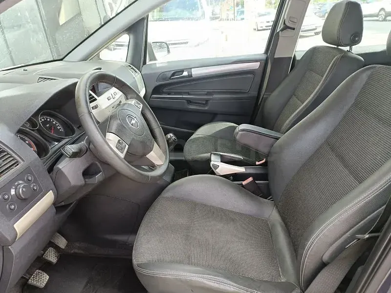 Usado Opel Zafira Enjoy 100 CV (73 kW) 2008 Gris / plata Monovolumen