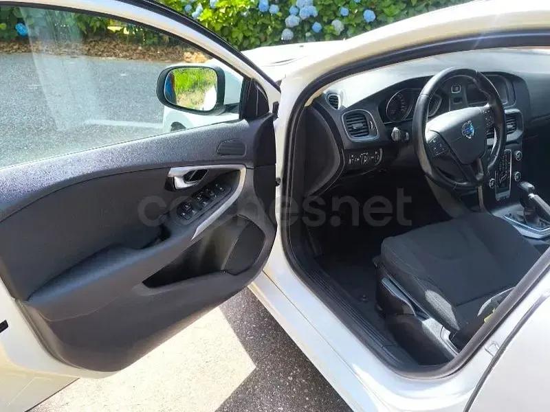 Usado Volvo V40 Kinetic 120 CV (88 kW) 2016 Blanco Berlina
