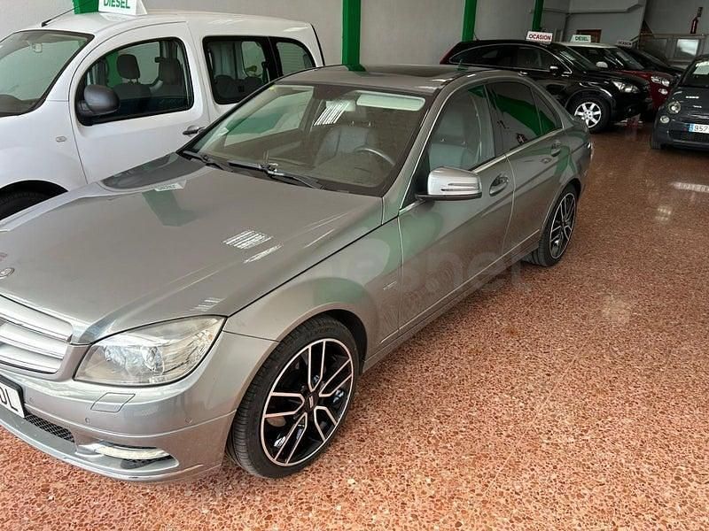 Usado Mercedes C200 Avantgarde 136 CV (100 kW) 2011 Gris / plata Berlina