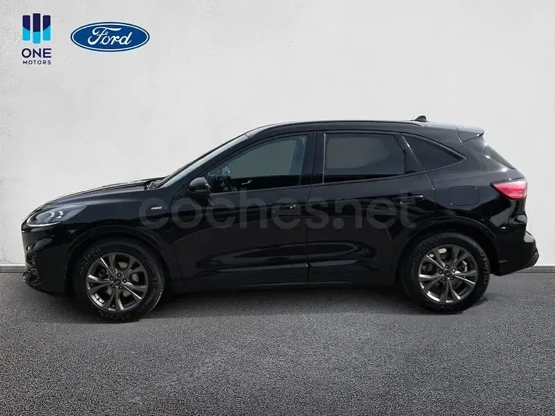 Usado Ford Kuga ST-Line 150 CV (110 kW) 2022 Negro agate (metalizado) SUV