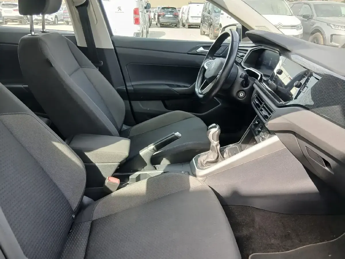 Usado VW Polo Life 95 CV (69 kW) 2022 Gris Utilitario