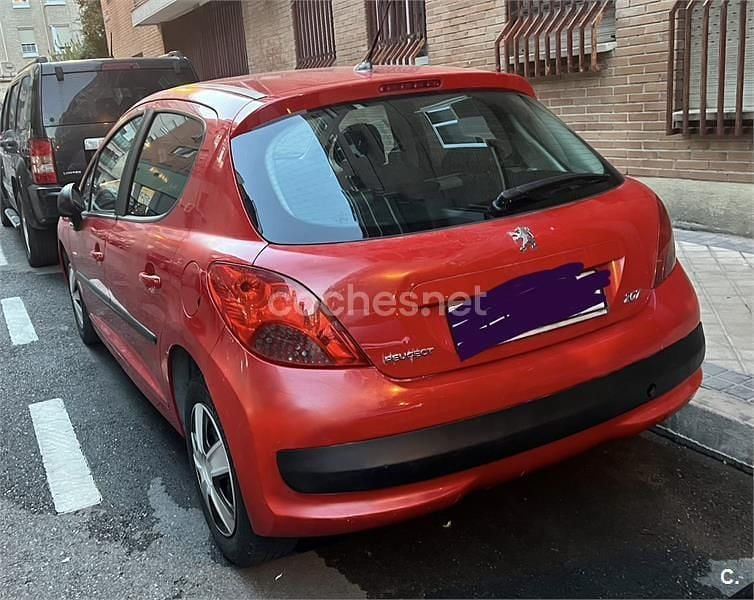 Rojo Usado 2008 Peugeot 207 Berlina | 2800 € (Buen precio) - Imagen 1/4