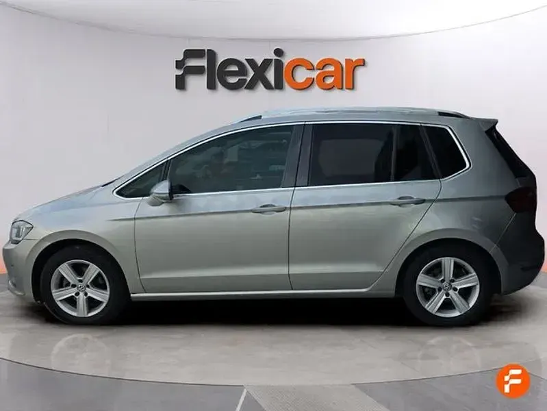Usado VW Golf Sportsvan Advance 125 CV (91 kW) 2016 Gris / plata Monovolumen