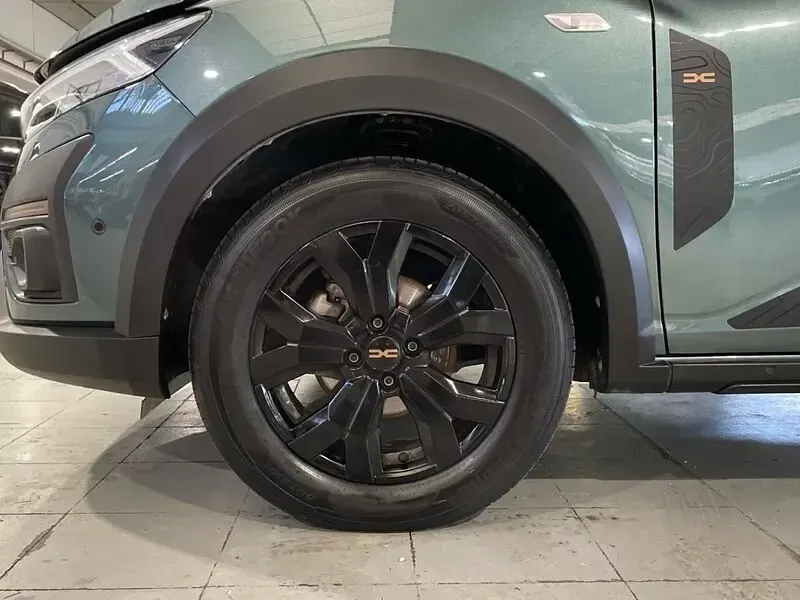Usado Dacia Sandero Extreme 100 CV (73 kW) 2025 Verde Berlina