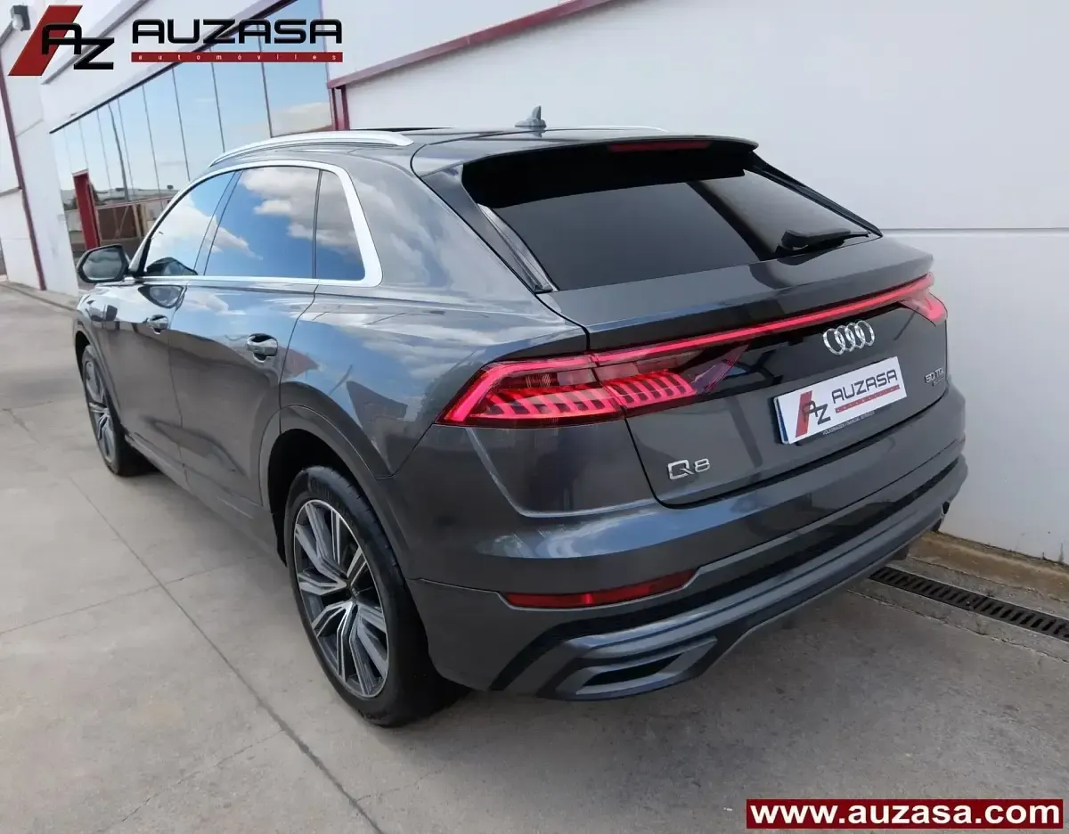 Usado Audi Q8 S-line plus 286 CV (210 kW) 2022 Gris SUV