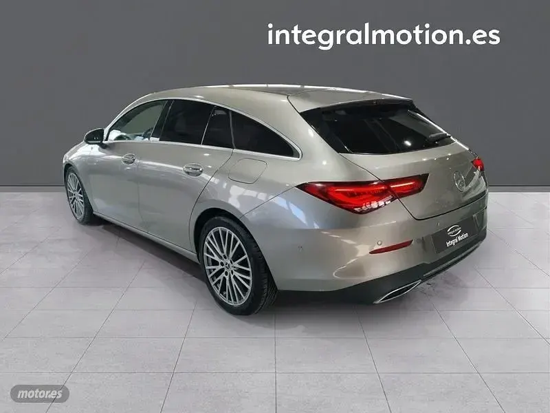 Usado Mercedes CLA180 Shooting Brake 114 CV (83 kW) 2020 Gris Familiar
