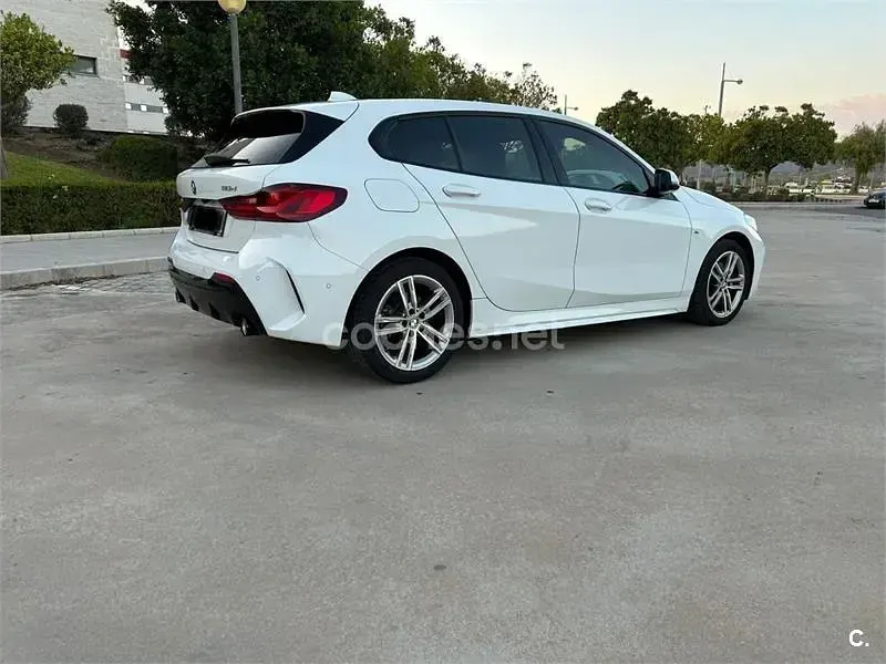 Usado BMW 118 Shadowline 150 CV (110 kW) 2021 Blanco Berlina
