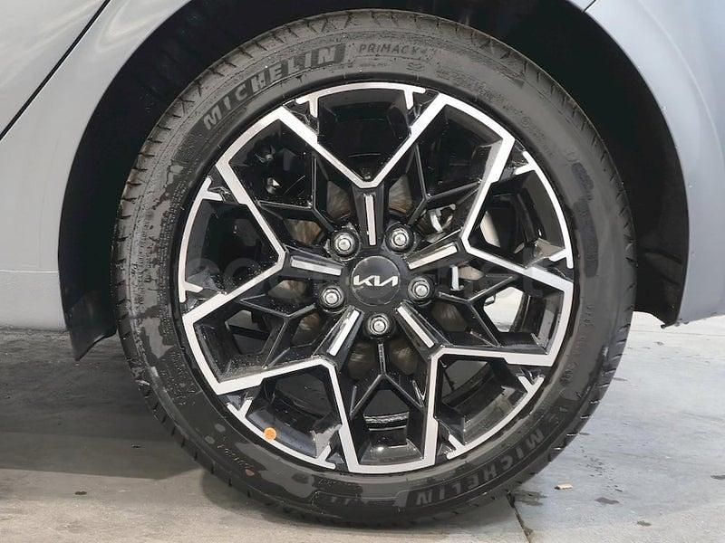Nuevo Kia Ceed Style 100 CV (73 kW) 2025 Gris / plata Utilitario