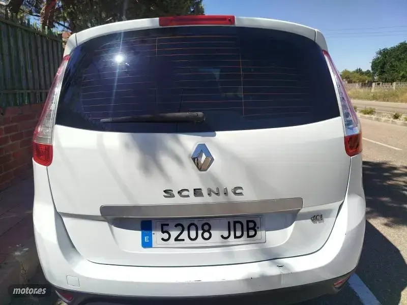 Usado Renault Grand Scénic 110 CV (80 kW) 2015 Blanco Monovolumen