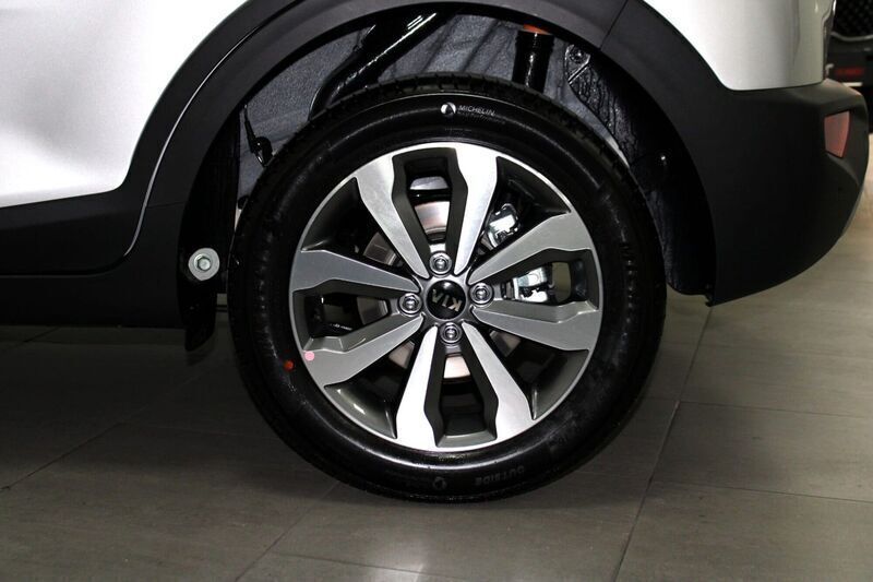 Gris Usado 2023 Kia Stonic SUV | 23.500 € (Caro) - Imagen 1/4