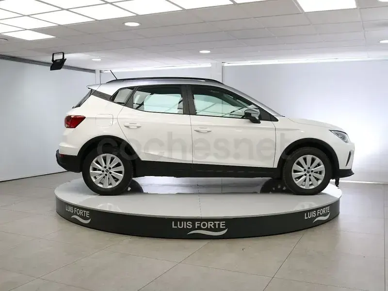Usado Seat Arona Style 110 CV (80 kW) 2023 Blanco SUV