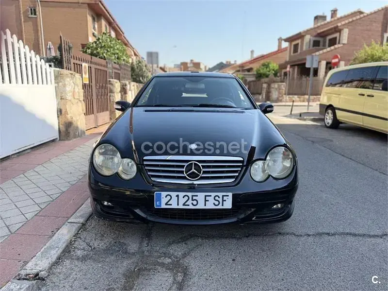 Usado Mercedes C200 122 CV (89 kW) 2007 Negro Berlina