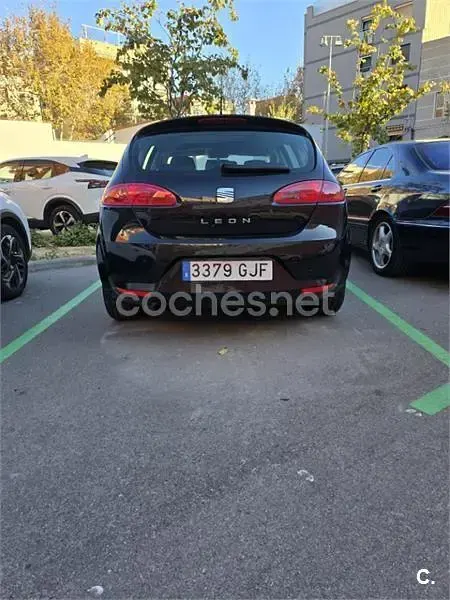 Usado Seat Leon Sport 125 CV (91 kW) 2008 Negro Utilitario