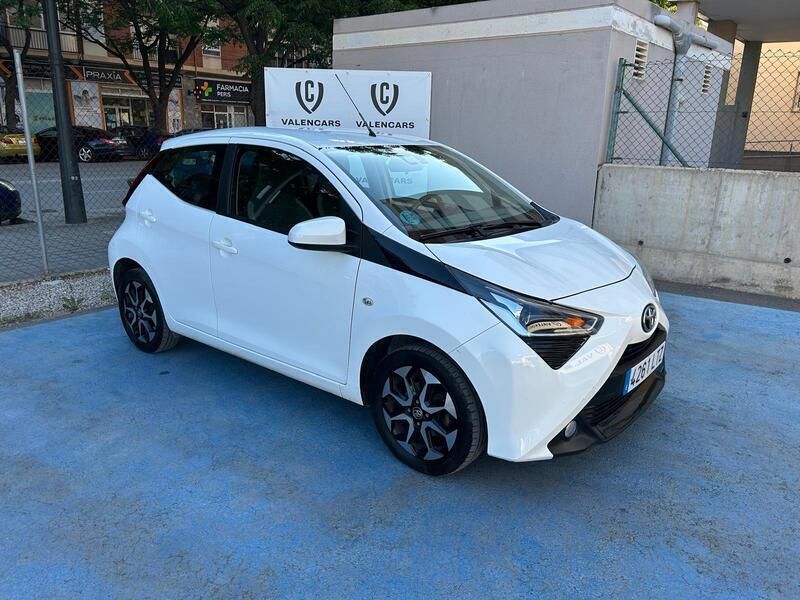 Usado Toyota Aygo X-clusiv 72 CV (52 kW) 2021 Blanco Utilitario
