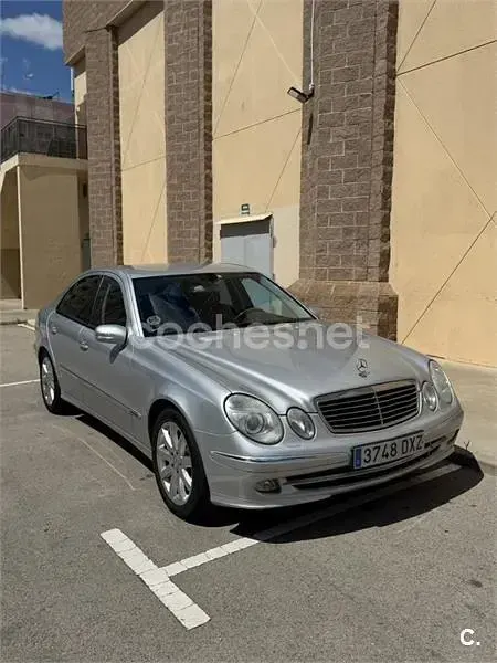 Usado Mercedes E320 Avantgarde 224 CV (164 kW) 2006 Gris / plata Berlina
