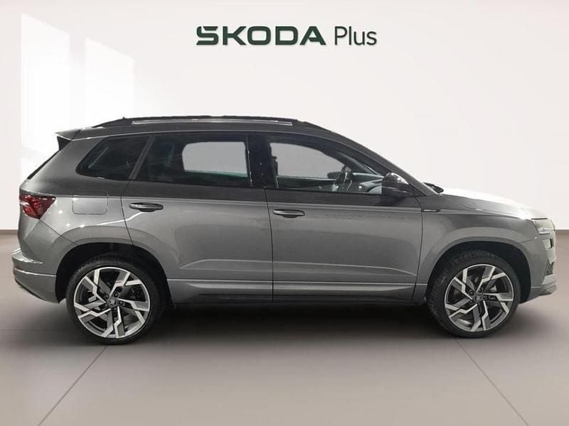 Usado Skoda Karoq SportLine 150 CV (110 kW) 2025 Gris SUV