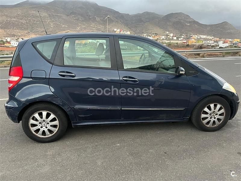 Usado Mercedes A180 Elegance 109 CV (80 kW) 2009 Azul Monovolumen