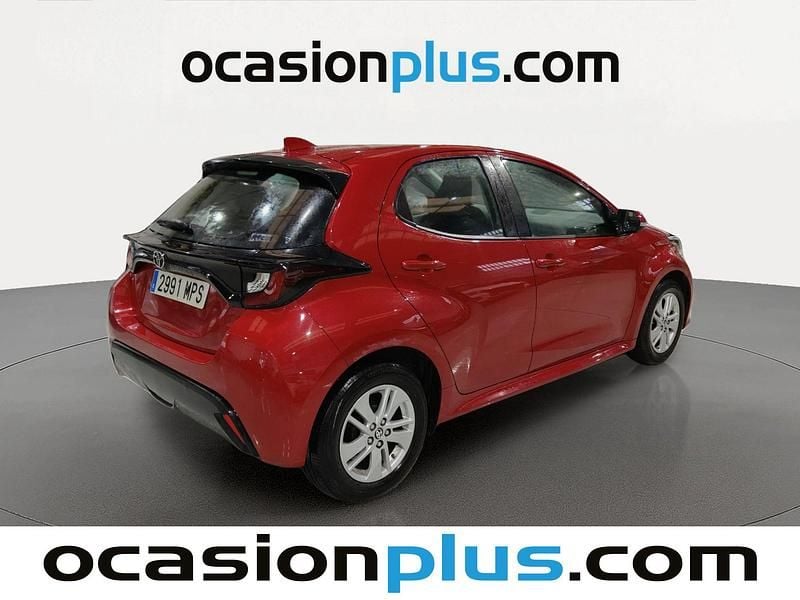 Usado Toyota Yaris Edition 125 CV (91 kW) 2024 Rojo Utilitario