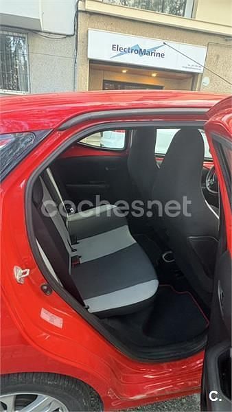 Usado Toyota Aygo X-cite 69 CV (50 kW) 2018 Rojo Utilitario