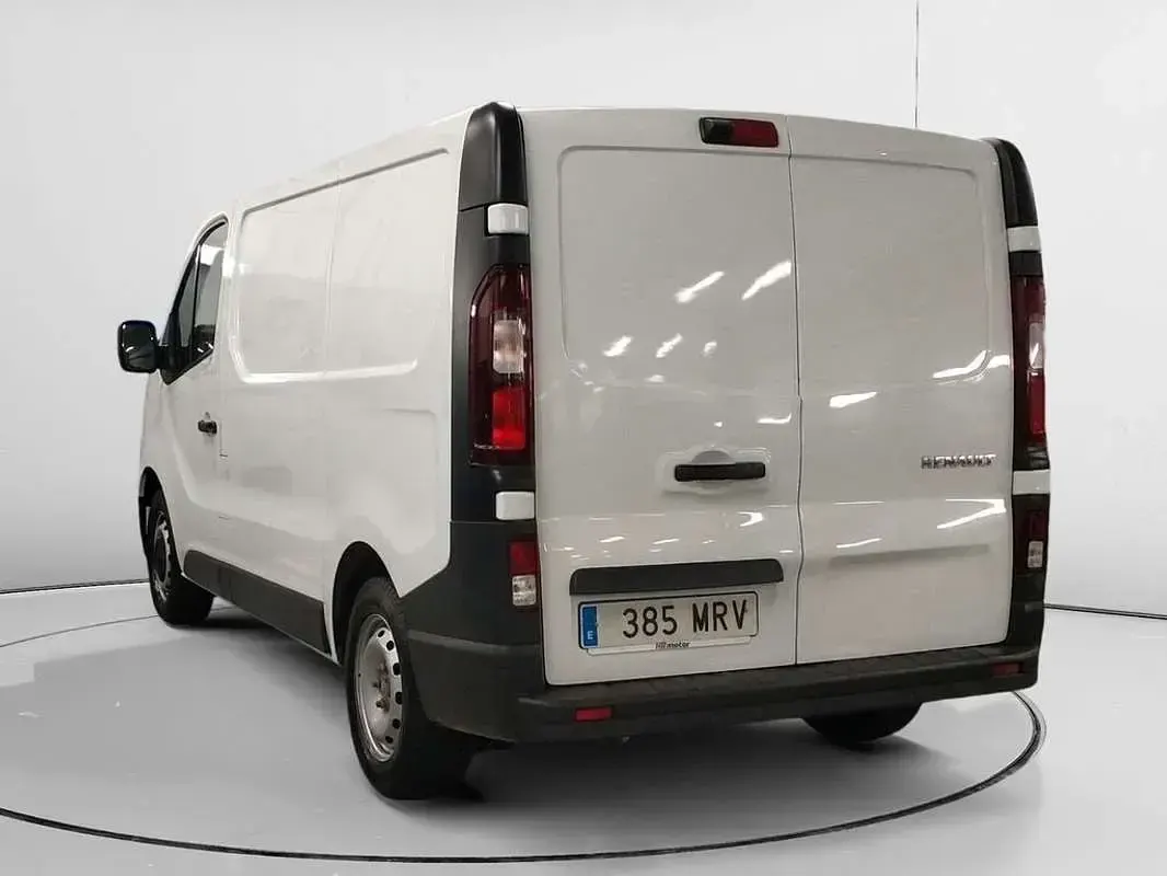 Usado Renault Trafic 131 CV (96 kW) 2024 Blanco Monovolumen