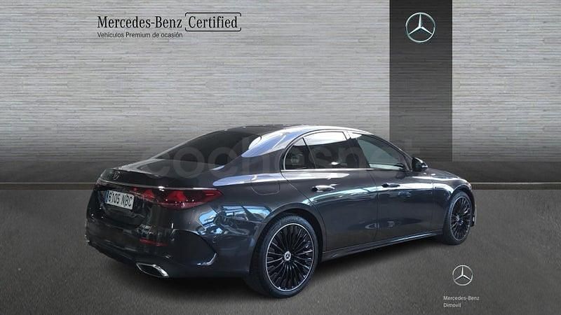 Usado Mercedes E220 197 CV (144 kW) 2025 Gris / plata Berlina