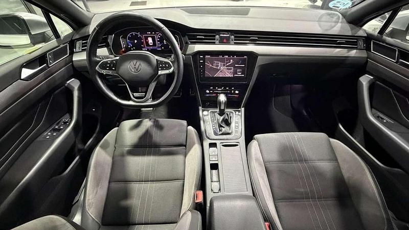 Usado VW Passat Alltrack 200 CV (147 kW) 2022 Blanco Familiar