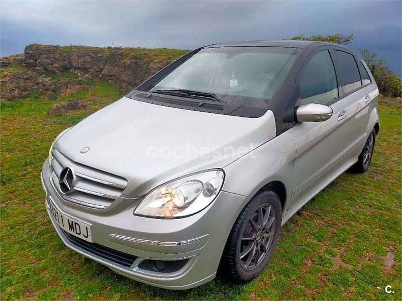 Usado Mercedes B200 156 CV (114 kW) 2012 Gris / plata Monovolumen