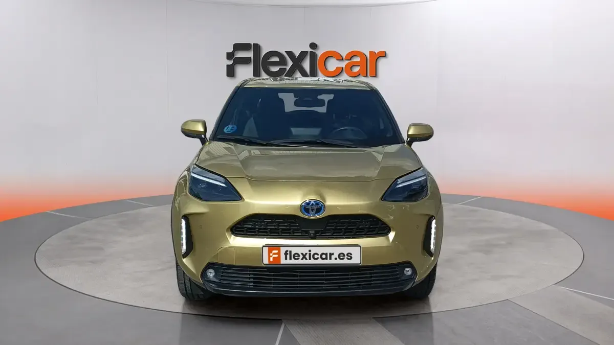 Usado Toyota Yaris Hybrid Active 116 CV (85 kW) 2023 Amarillo Berlina