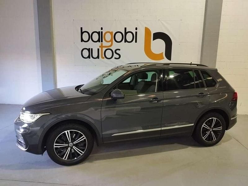 Usado VW Tiguan Life 150 CV (110 kW) 2022 Gris SUV